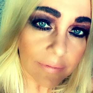 Meet your Posher, Dee